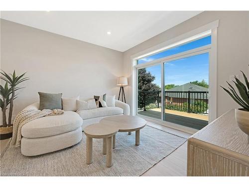 52 Moon Crescent, Cambridge, ON - Indoor Photo Showing Living Room