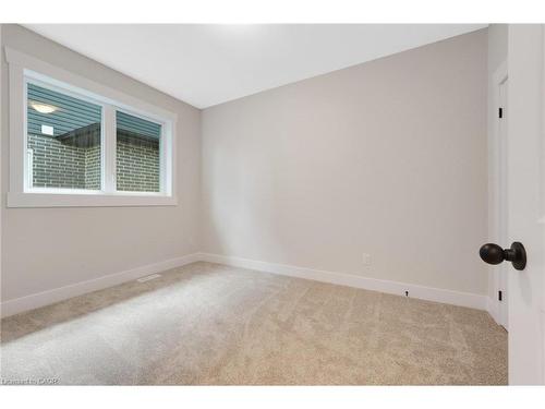 52 Moon Crescent, Cambridge, ON - Indoor Photo Showing Other Room