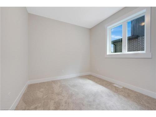 52 Moon Crescent, Cambridge, ON - Indoor Photo Showing Other Room