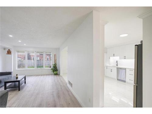 1860 Devos Drive, London, ON - Indoor