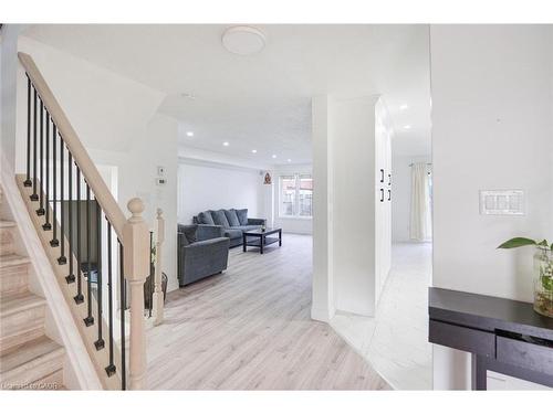 1860 Devos Drive, London, ON - Indoor Photo Showing Other Room