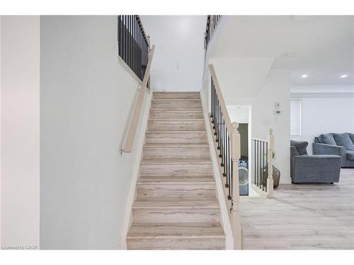 1860 Devos Drive, London, ON - Indoor Photo Showing Other Room