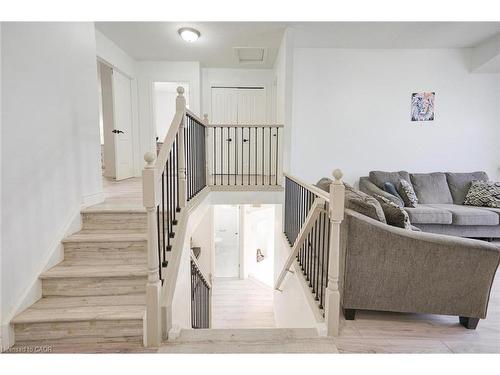 1860 Devos Drive, London, ON - Indoor Photo Showing Other Room