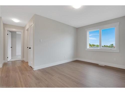 24 Moon Crescent, Cambridge, ON - Indoor Photo Showing Other Room