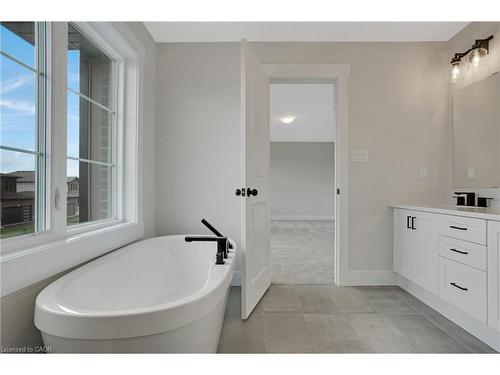 24 Moon Crescent, Cambridge, ON - Indoor Photo Showing Bathroom