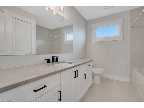 24 Moon Crescent, Cambridge, ON - Indoor Photo Showing Bathroom