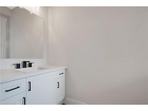 24 Moon Crescent, Cambridge, ON - Indoor Photo Showing Bathroom