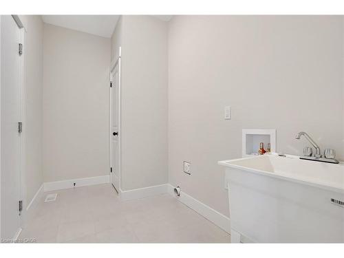 24 Moon Crescent, Cambridge, ON - Indoor Photo Showing Other Room