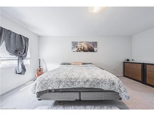 8258 Tulip Tree Drive, Niagara Falls, ON - Indoor Photo Showing Bedroom