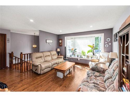 3309 Tallman Drive, Vineland, ON - Indoor Photo Showing Living Room