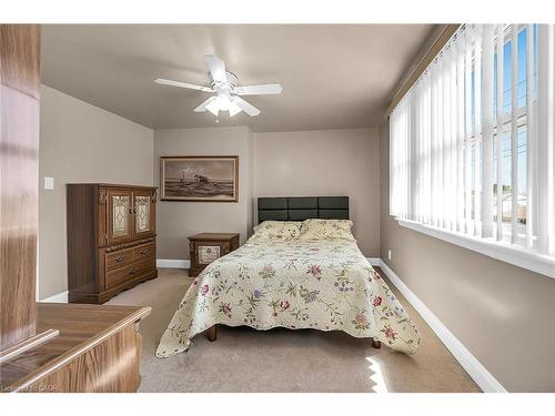 274 Ottawa Street S, Hamilton, ON - Indoor Photo Showing Bedroom
