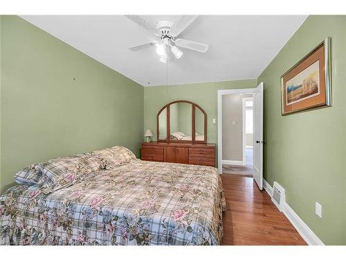 274 Ottawa Street S, Hamilton, ON - Indoor Photo Showing Bedroom