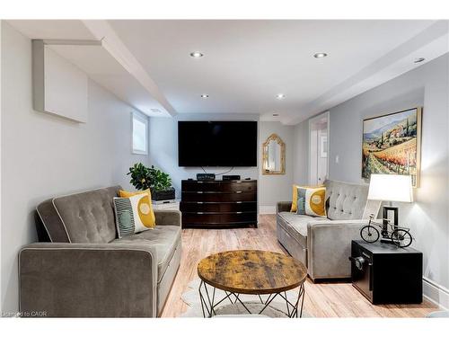 13175 15 Side Road, Georgetown, ON - Indoor Photo Showing Living Room