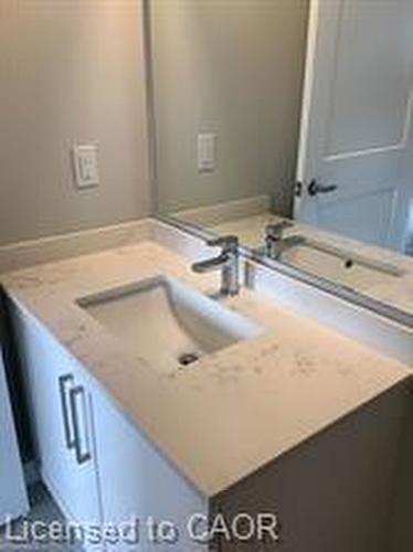 714-15 Queen Street S, Hamilton, ON - Indoor Photo Showing Bathroom