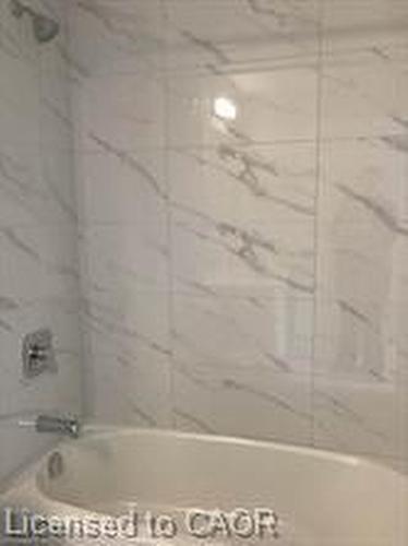 714-15 Queen Street S, Hamilton, ON - Indoor Photo Showing Bathroom