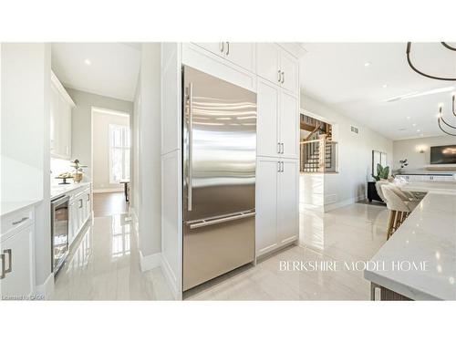 427 Masters Drive, Woodstock, ON - Indoor Photo Showing Kitchen