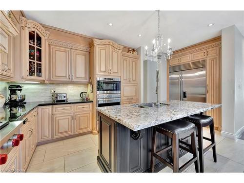 3 Rianna Court, Hamilton, ON - Indoor Photo Showing Kitchen With Upgraded Kitchen