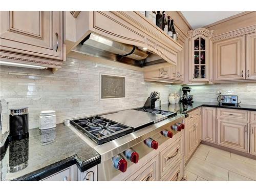 3 Rianna Court, Hamilton, ON - Indoor Photo Showing Kitchen With Upgraded Kitchen