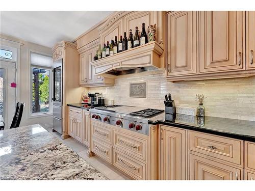 3 Rianna Court, Hamilton, ON - Indoor Photo Showing Kitchen With Upgraded Kitchen
