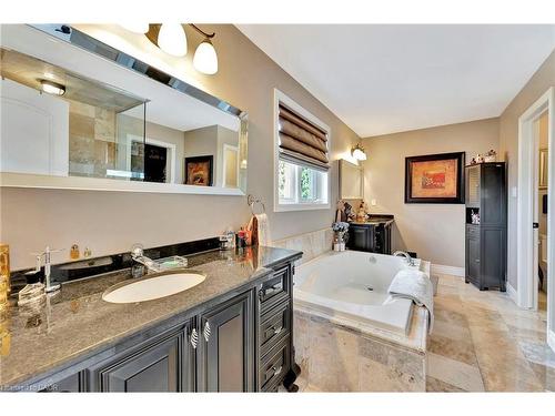 3 Rianna Court, Hamilton, ON - Indoor Photo Showing Bathroom