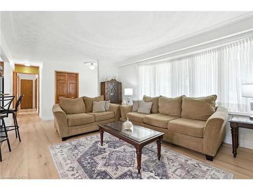 20 Woodside Drive, Hamilton, ON - Indoor Photo Showing Living Room