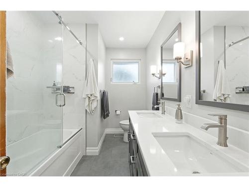 20 Woodside Drive, Hamilton, ON - Indoor Photo Showing Bathroom