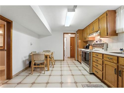 20 Woodside Drive, Hamilton, ON - Indoor Photo Showing Kitchen