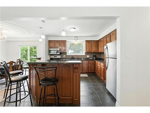 20 Woodside Drive, Hamilton, ON - Indoor Photo Showing Kitchen