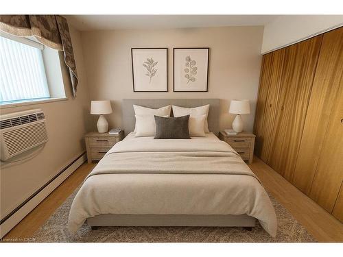 308-10 Woodman Drive S, Hamilton, ON - Indoor Photo Showing Bedroom