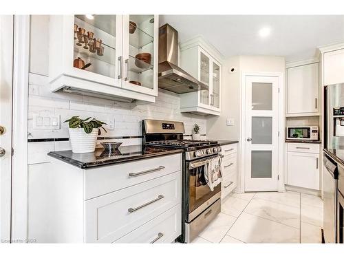 10 Birchall Lane, St. Thomas, ON - Indoor Photo Showing Kitchen With Upgraded Kitchen