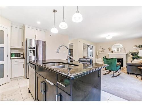 10 Birchall Lane, St. Thomas, ON - Indoor Photo Showing Kitchen With Double Sink With Upgraded Kitchen