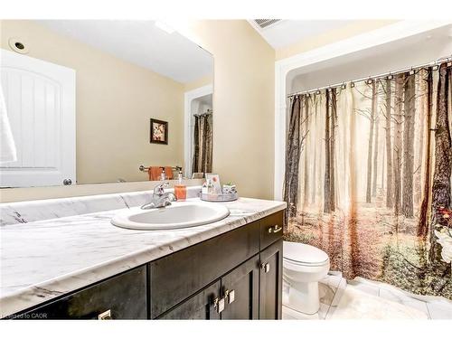 10 Birchall Lane, St. Thomas, ON - Indoor Photo Showing Bathroom