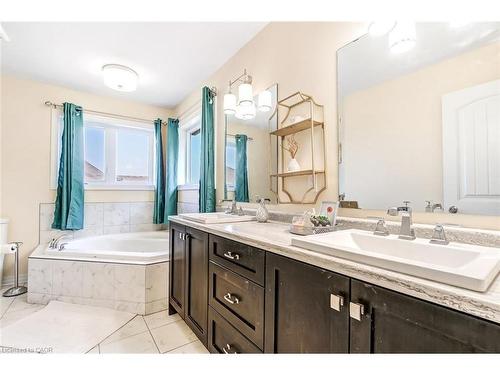 10 Birchall Lane, St. Thomas, ON - Indoor Photo Showing Bathroom
