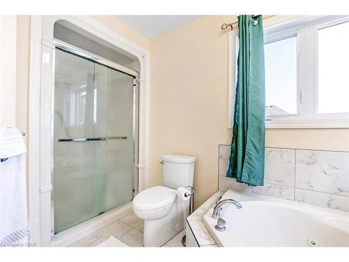 10 Birchall Lane, St. Thomas, ON - Indoor Photo Showing Bathroom