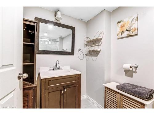 10 Birchall Lane, St. Thomas, ON - Indoor Photo Showing Bathroom