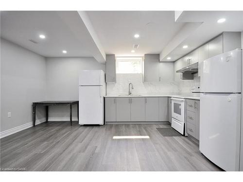33 Bankside Drive, Kitchener, ON - Indoor Photo Showing Kitchen