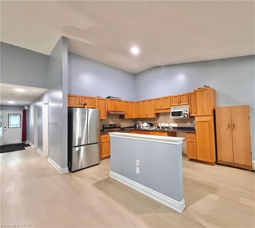 33 Bankside Drive, Kitchener, ON - Indoor Photo Showing Kitchen