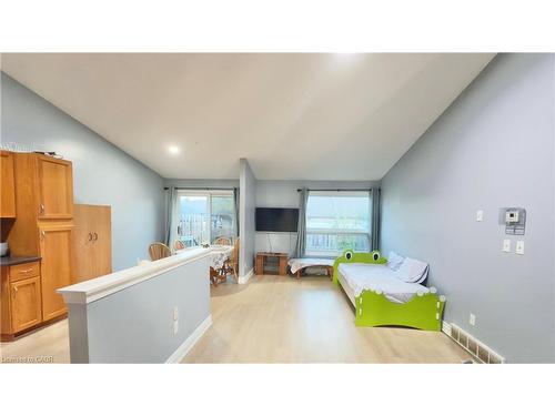 33 Bankside Drive, Kitchener, ON - Indoor