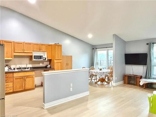 33 Bankside Drive, Kitchener, ON - Indoor Photo Showing Kitchen
