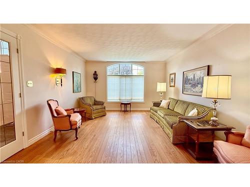 4 Orchard Crescent, Waterford, ON - Indoor Photo Showing Living Room