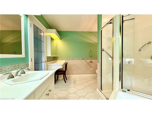 4 Orchard Crescent, Waterford, ON - Indoor Photo Showing Bathroom