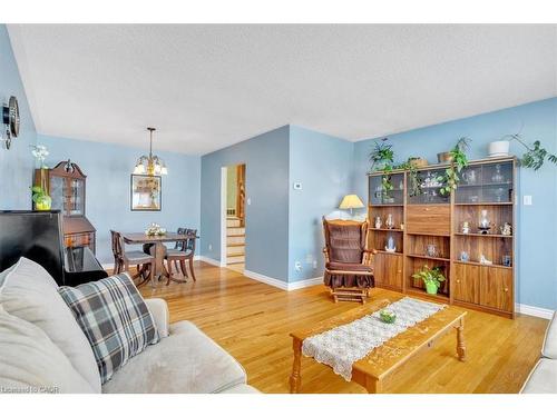 21 Willis Drive, Brampton, ON - Indoor Photo Showing Living Room