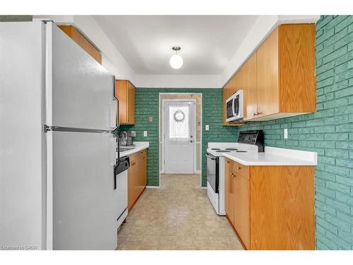21 Willis Drive, Brampton, ON - Indoor Photo Showing Kitchen