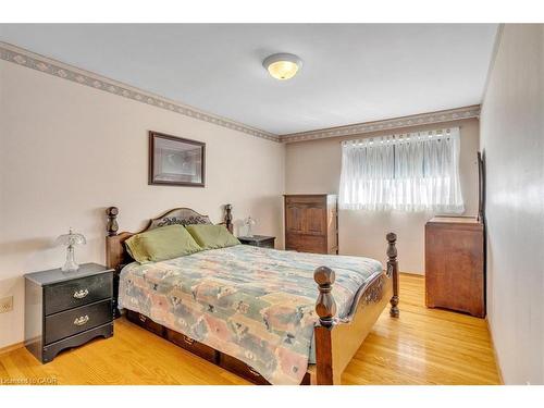 21 Willis Drive, Brampton, ON - Indoor Photo Showing Bedroom
