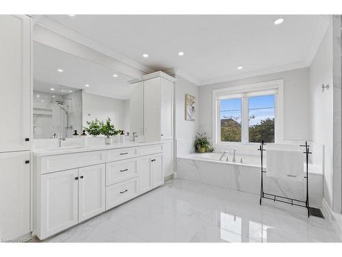 237 River Birch Street, Kitchener, ON - Indoor Photo Showing Bathroom