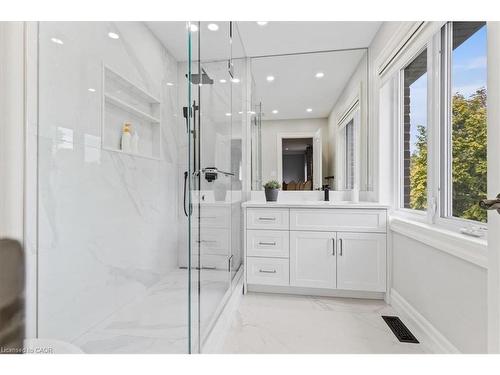 237 River Birch Street, Kitchener, ON - Indoor Photo Showing Bathroom