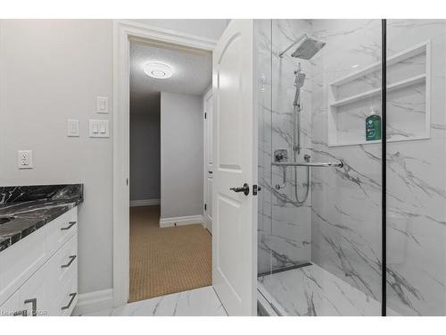 237 River Birch Street, Kitchener, ON - Indoor Photo Showing Bathroom