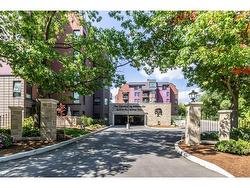 11-52 Blue Springs Drive  Waterloo, ON N2J 4M4