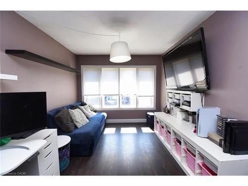 302 Linden Drive, Cambridge, ON - Indoor Photo Showing Living Room