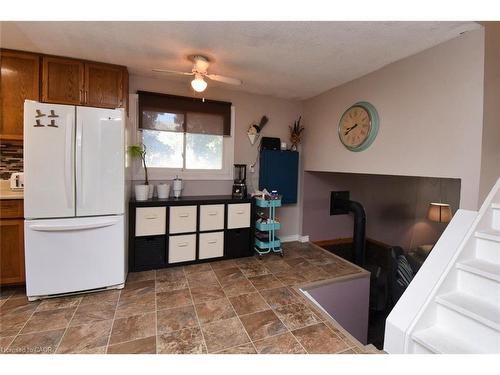 302 Linden Drive, Cambridge, ON - Indoor Photo Showing Kitchen